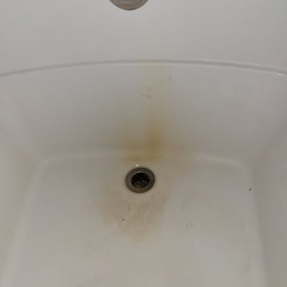 Bathtub Before Deep Clean